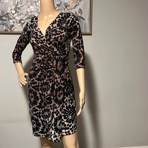 Diane Von Furstenberg dress. 100% silk. Like New. Size 4